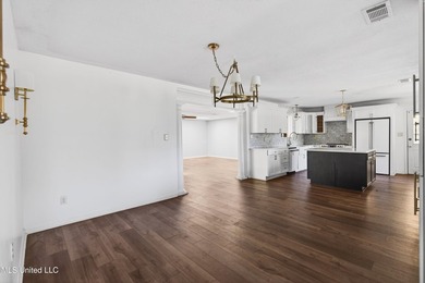 Lots of room to roam here in the large, centrally located old - photo 7