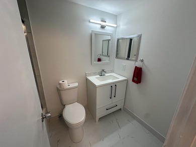 Beautiful and bright corner unit renovated overlooking the - photo 7