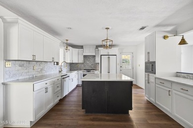 Lots of room to roam here in the large, centrally located old - photo 9