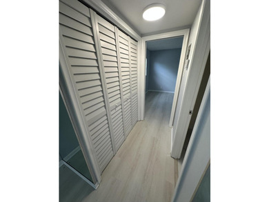 Beautiful and bright corner unit renovated overlooking the - photo 10