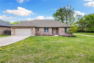 Charming 4 bed, 2 bath home just east of Fayetteville with - photo 8