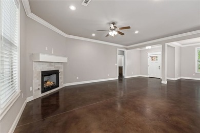 Charming 4 bed, 2 bath home just east of Fayetteville with - photo 10