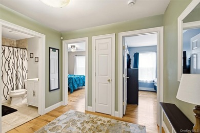 Beautifully appointed colonial on dead end street with private - photo 14