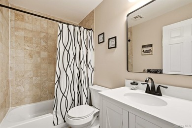 Beautifully appointed colonial on dead end street with private - photo 15