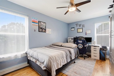 Beautifully appointed colonial on dead end street with private - photo 16