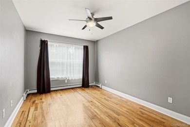 Beautifully appointed colonial on dead end street with private - photo 18