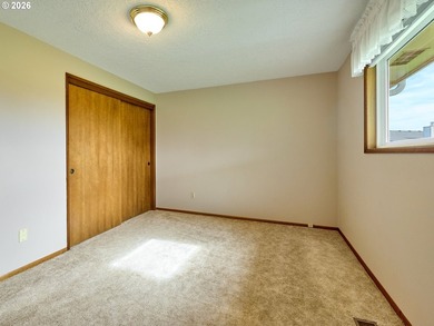 Located in the sought-after Woodburn Senior Estates, this home - photo 20