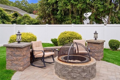Beautifully appointed colonial on dead end street with private - photo 21