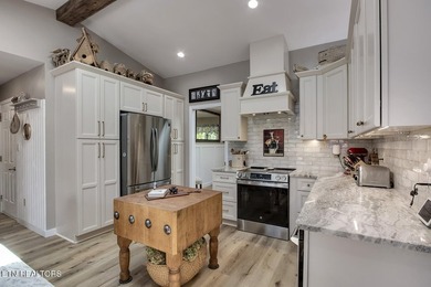 Beautifully updated ranch home where golf course views, lake - photo 22