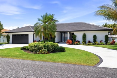 Welcome to this exceptional single-story residence in Palm Beach - photo 2