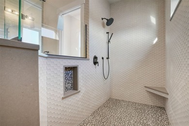 Stunning NEW CONSTRUCTION Home with Panoramic Views in a Prime - photo 36