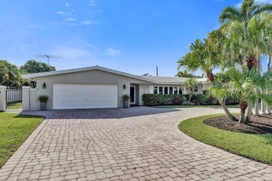 True 4 bedroom, 3 bath pool home in Coral Ridge Country Club - photo 2