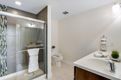 Experience contemporary downtown living at 204 Maple St, Unit - photo 25