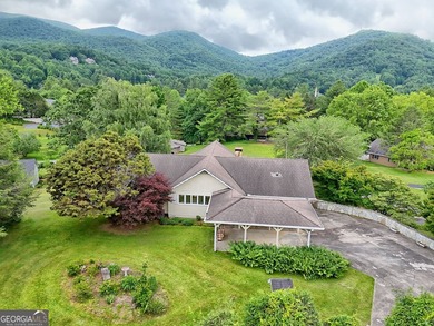 This beautiful, expansive, 4 bedroom, 5.5 bath home with a - photo 2