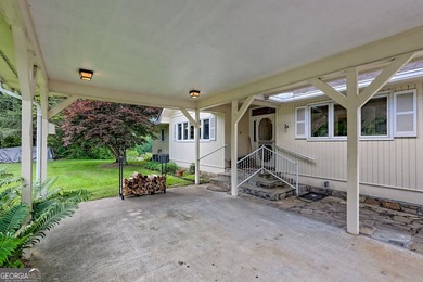 This beautiful, expansive, 4 bedroom, 5.5 bath home with a - photo 3