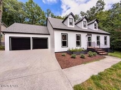 Welcome to this totally renovated, move-in ready 5 bedroom, 3 - photo 1