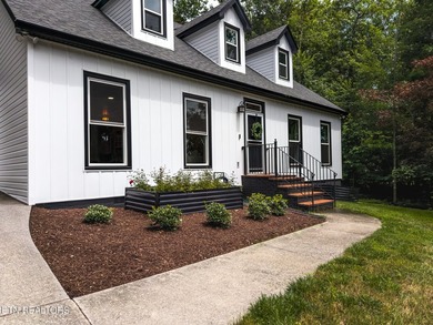 Welcome to this totally renovated, move-in ready 5 bedroom, 3 - photo 3