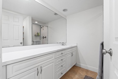 Beautiful 2-bedroom, 2 full and 1 half-bath home in a tranquil - photo 24