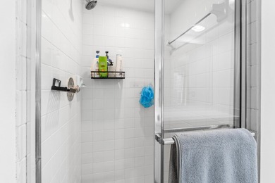 Beautiful 2-bedroom, 2 full and 1 half-bath home in a tranquil - photo 25