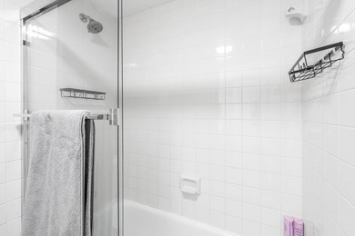 Beautiful 2-bedroom, 2 full and 1 half-bath home in a tranquil - photo 27