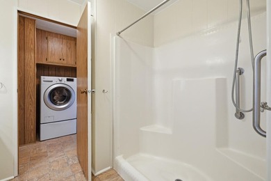 Major price Adjustment! Spacious, updated home in the - photo 33