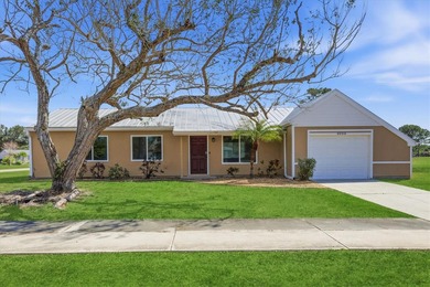 Northport Waterway Lakes and Canals Home For Sale in North Port Florida