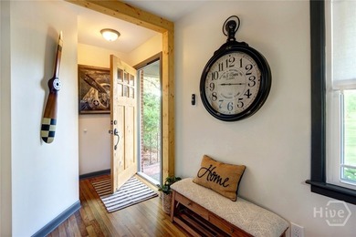 This immaculate, solid Mid-Century Brick Home sits on a large - photo 4