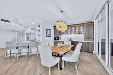 Ideally situated between the ocean and the Intracoastal, this - photo 8