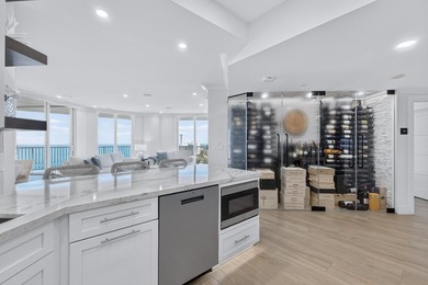 Ideally situated between the ocean and the Intracoastal, this - photo 9