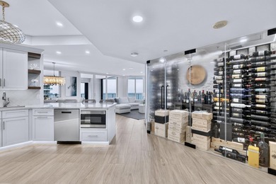 Ideally situated between the ocean and the Intracoastal, this - photo 10