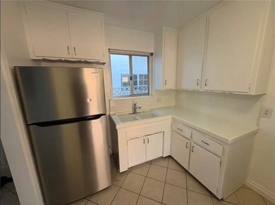 Great investment for this 3 units income property. One unit is - photo 4
