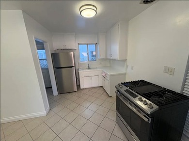 Great investment for this 3 units income property. One unit is - photo 5