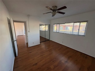 Great investment for this 3 units income property. One unit is - photo 6