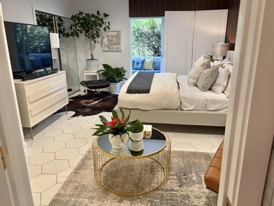 Mid Century marvel, stylishly renovated by resident owner - photo 5
