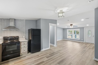 Welcome to 140 Palmetto Ave in Freeport! This beautifully - photo 14