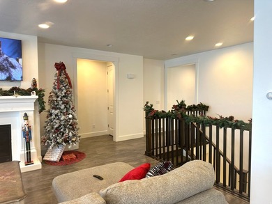 Beautiful Semi Custom Home, only floor plan in the neighborhood - photo 5
