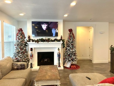 Beautiful Semi Custom Home, only floor plan in the neighborhood - photo 6