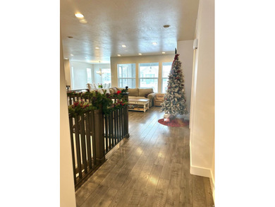 Beautiful Semi Custom Home, only floor plan in the neighborhood - photo 8