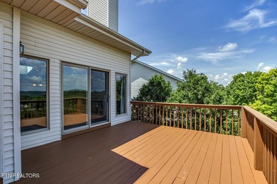This beautiful, high-quality townhouse offers stunning Smoky - photo 9