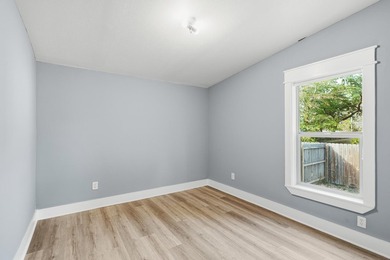 Welcome to 140 Palmetto Ave in Freeport! This beautifully - photo 23