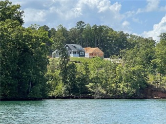 Lake Keowee Home Sale Pending in West Union South Carolina