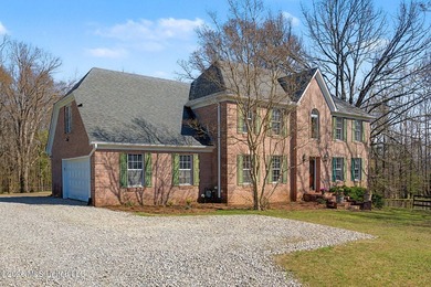 Welcome to this spacious and well-maintained home offering - photo 8