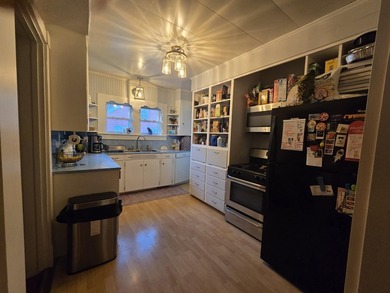 Stately 2-story home full of charm and character! This inviting - photo 18