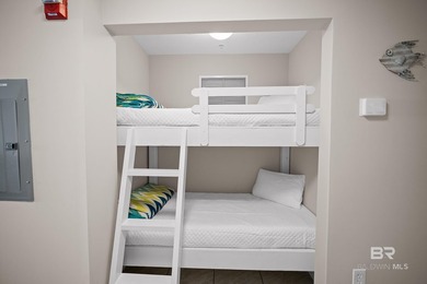 Enjoy easy coastal living in this well-maintained 1-bedroom - photo 20