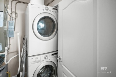 Enjoy easy coastal living in this well-maintained 1-bedroom - photo 29