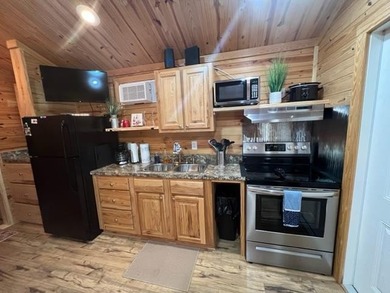 Adorable 1 bed/2 bath fully furnished Platinum Cottage - photo 8