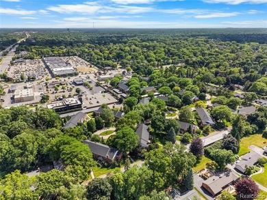 2-bedroom condo is nestled in a quiet neighborhood. The exterior - photo 8