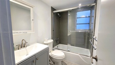 Beautiful remodeled 1 Bed 1 1/2 Bath apartment located blocks - photo 11