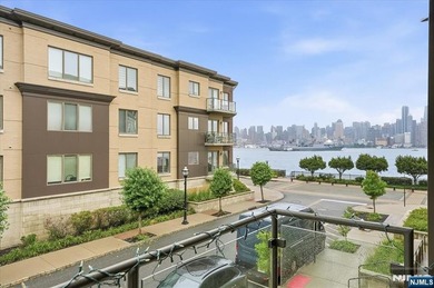 Welcome to Henley on Hudson, 150 Henley Place, Residence 210 - photo 11