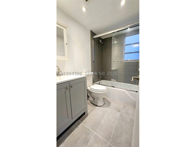 Beautiful remodeled 1 Bed 1 1/2 Bath apartment located blocks - photo 12